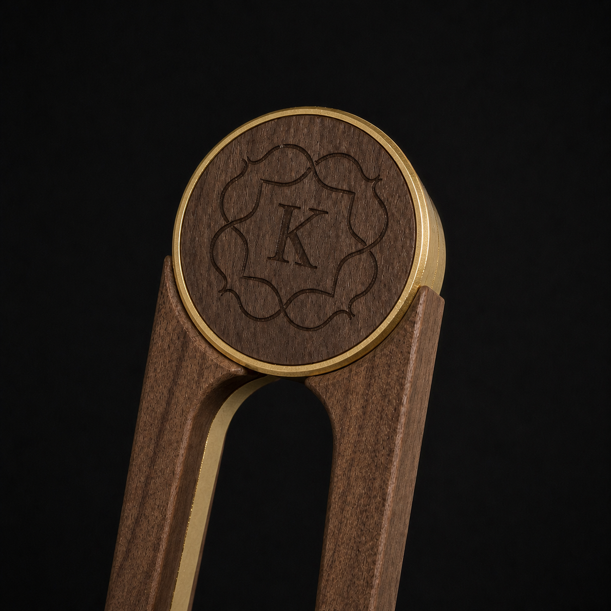 kaloud-vestara-auris-pince-charbon-chicha-dor-e image 4